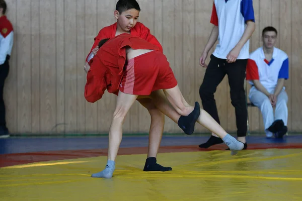 Orenburg, Federacja Rosyjska - 23 lutego 2019: Chłopców zawody Sambo — Zdjęcie stockowe