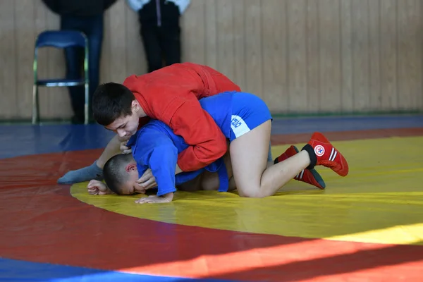 Orenburg, Rússia - 23 de fevereiro de 2019: Competições de meninos Sambo — Fotografia de Stock