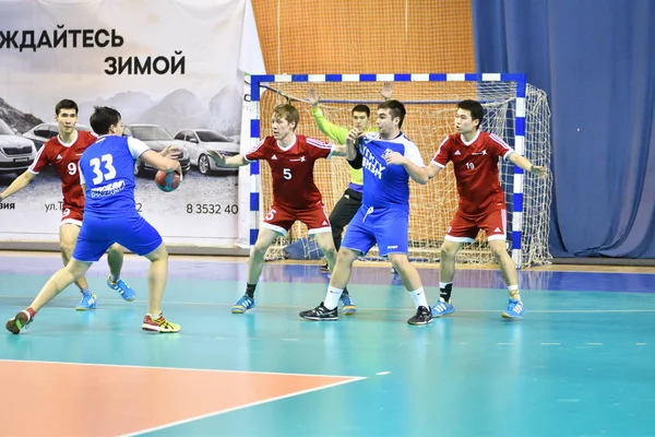 Orenburg, Rússia - 11-13 Fevereiro 2018 ano: meninos jogar no handebol — Fotografia de Stock