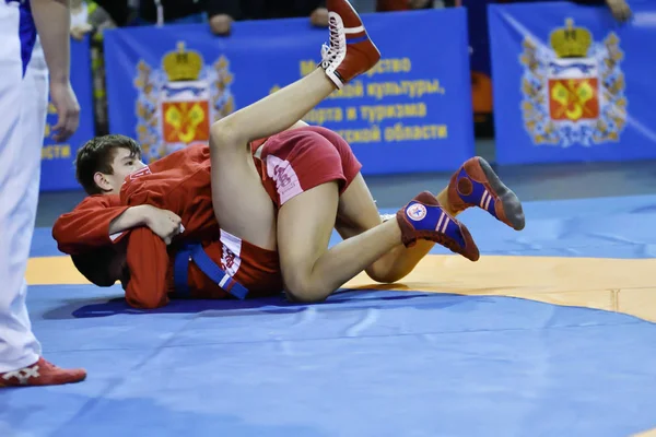 Orenburg, Rússia - 16 de fevereiro de 2019: Competições de meninos Sambo — Fotografia de Stock