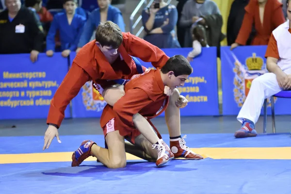 Orenburg, Rússia - 16 de fevereiro de 2019: Competições de meninos Sambo — Fotografia de Stock