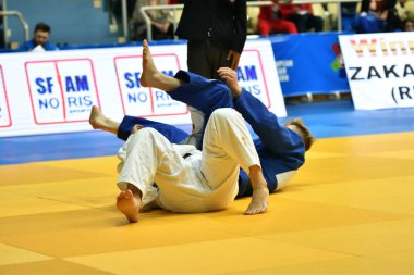 Orenburg, Rusya Federasyonu - Mayıs 12-13 yıl 2018: Boys rekabet Judo