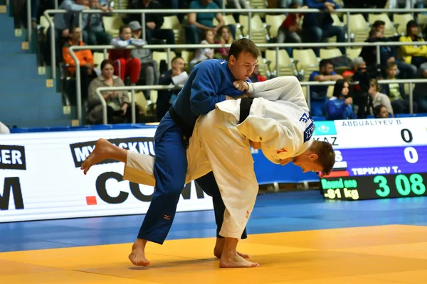 Orenburg, russland - mai 12-13 jahre 2018: jungs messen sich im judo — Stockfoto