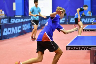 Orenburg, Rusya Federasyonu - 15 Eylül 2017 yıl: Masa Tenisi oynayan çocuklar