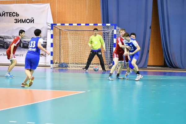 Orenburg, Rusland - 11-13 februari 2018 jaar: jongens spelen in Handbal — Stockfoto