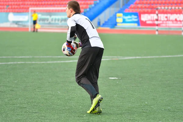 Orenburg, Rusia, 8 de junio de 2017 año: Los niños juegan fútbol —  Fotos de Stock