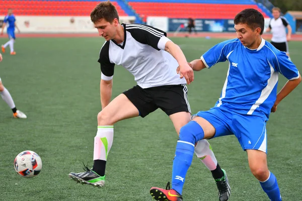 Orenburg, Rusya Federasyonu 8 Haziran 2017 yıl: Boys futbol oynamak — Stok fotoğraf