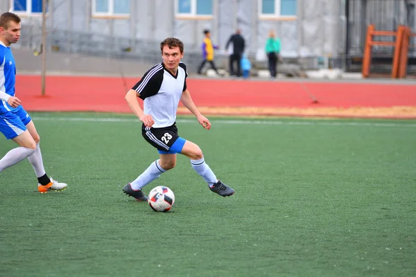 Orenburg Rusia 8 junio 2017 año: Los niños juegan al fútbol —  Fotos de Stock