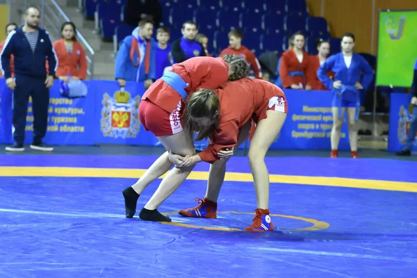 Orenburg, Rússia - 16 de fevereiro de 2019: competições de meninas Sambo — Fotografia de Stock