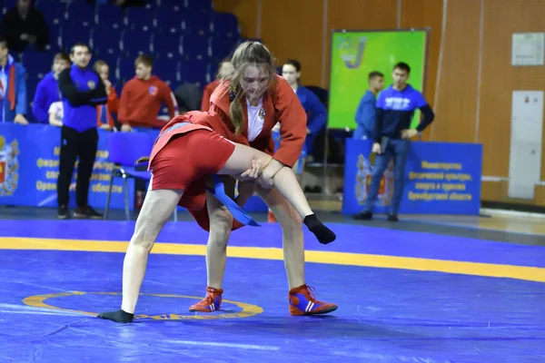 Orenburg, Rússia - 16 de fevereiro de 2019: competições de meninas Sambo — Fotografia de Stock