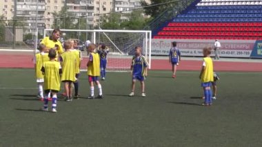 Orenburg, Rusya-Haziran 2, 2019 yıl: çocuklar ön oyunlar futbol Festivali 'nde futbol oynamak 