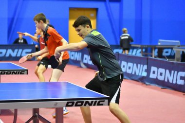 Orenburg, Rusya Federasyonu - 15 Eylül 2017 yıl: Masa Tenisi oynayan çocuklar