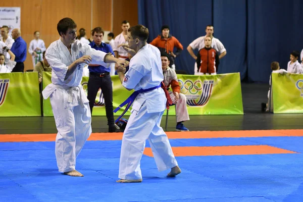 Orenburg, Rusya Federasyonu - 5 Şubat 2017 yıl: Boys rekabet içinde karate — Stok fotoğraf