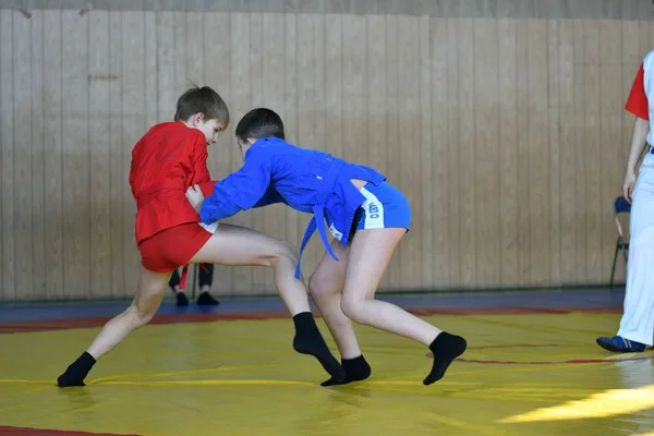 Orenburg, Federacja Rosyjska - 23 lutego 2019: Chłopców zawody Sambo — Zdjęcie stockowe