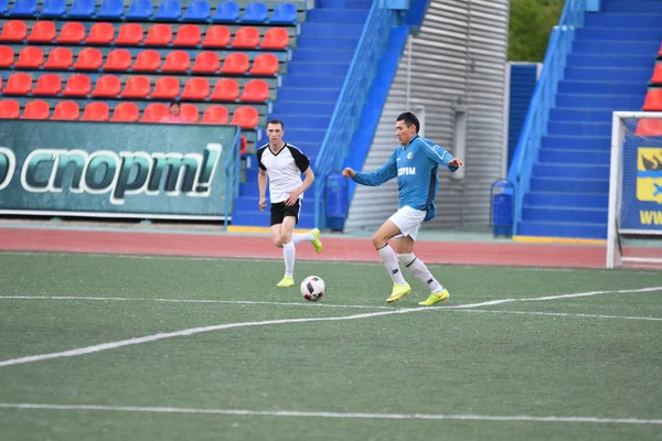 Orenburg, Rusia, 8 de junio de 2017 año: Los niños juegan fútbol —  Fotos de Stock