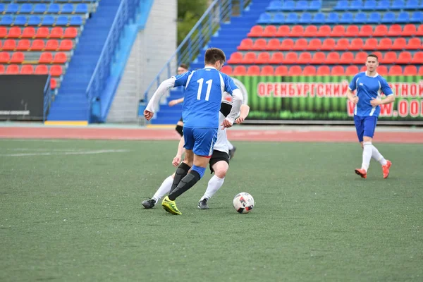 Orenburg, Russia Ligu8 giugno 2017 anno: I ragazzi giocano a calcio — Foto Stock