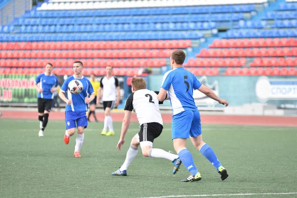 Orenburg Rússia 8 Junho 2017 ano: Meninos jogar futebol — Fotografia de Stock