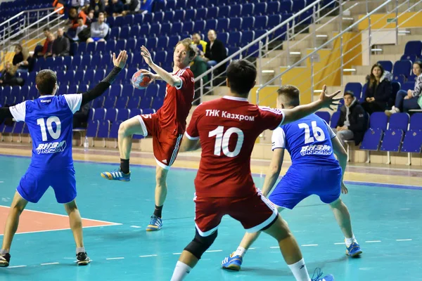 Orenburg, Russie - 11-13 février 2018 année : les garçons jouent au handball — Photo