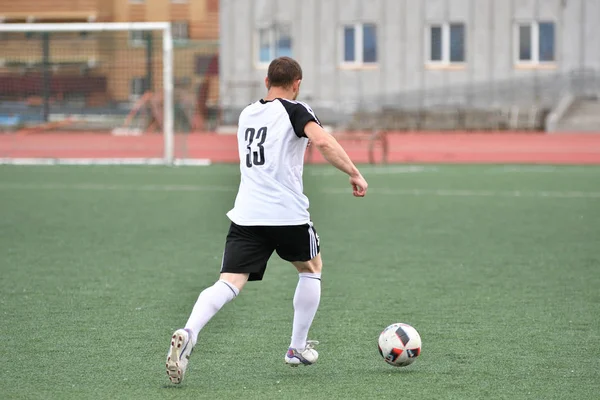 Orenburg, Rusland 8 juni 2017 jaar: jongens spelen voetbal — Stockfoto