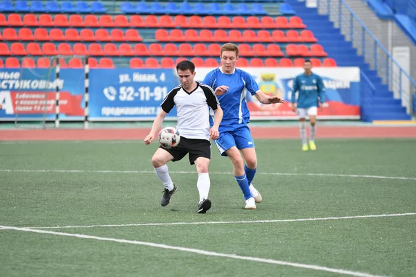 Orenburg, Rusia, 8 de junio de 2017 año: Los niños juegan fútbol —  Fotos de Stock