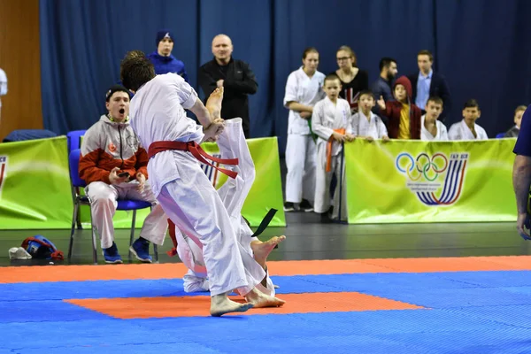 Orenburg, Rusya Federasyonu - 5 Şubat 2017 yıl: Boys rekabet içinde karate — Stok fotoğraf