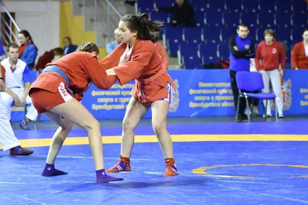 Orenburg, Oroszország - 2019. február 16.: lányok versenyek Sambo — Stock Fotó