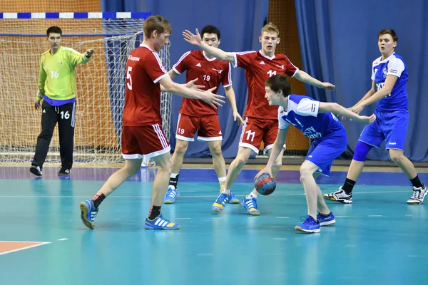 Orenburg, Rusland - 11-13 februari 2018 jaar: jongens spelen in Handbal — Stockfoto