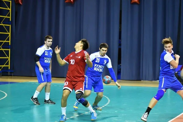 Orenburg, russland - 11-13 februar 2018 jahr: boys play in handball — Stockfoto