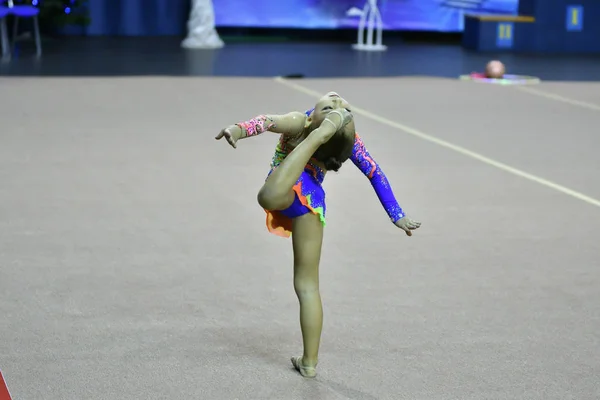 Orenburg, Rusya Federasyonu - 25 Kasım 2017 yıl: kız rekabet ritmik jimnastik — Stok fotoğraf