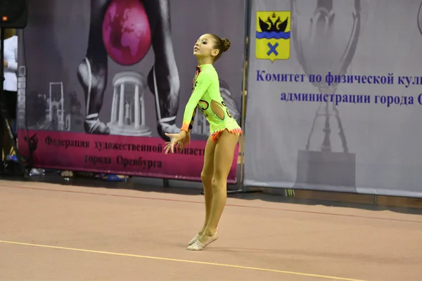 Orenburg, Russia - November 25, 2017 year: girls compete in rhythmic gymnastics — Stock Photo, Image