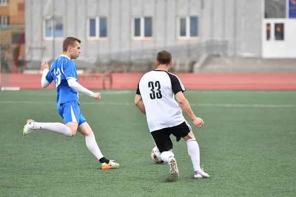 Orenburg, Rusia, 8 de junio de 2017 año: Los niños juegan fútbol —  Fotos de Stock