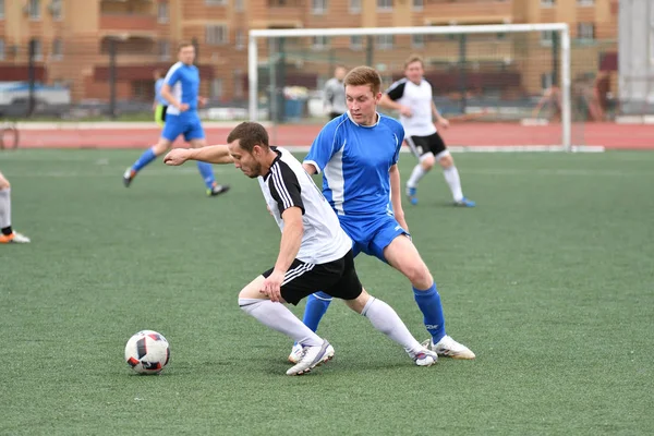 Orenburg, Rusland 8 juni 2017 jaar: jongens spelen voetbal — Stockfoto