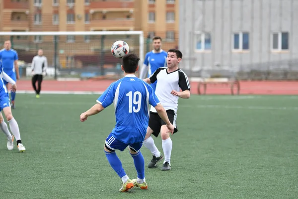 Orenburg Rusia 8 junio 2017 año: Los niños juegan al fútbol —  Fotos de Stock