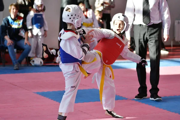 Orenburg, Ryssland - 27 januari 2018 år: barnen tävla i Taekwondo — Stockfoto