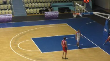 Orenburg, Rusya - 13-16 Haziran 2019 yıl: Erkekler Volga Federal Bölgesi amatör Basketbol Ligi Bölgelerarası finallerde basketbol oynuyor