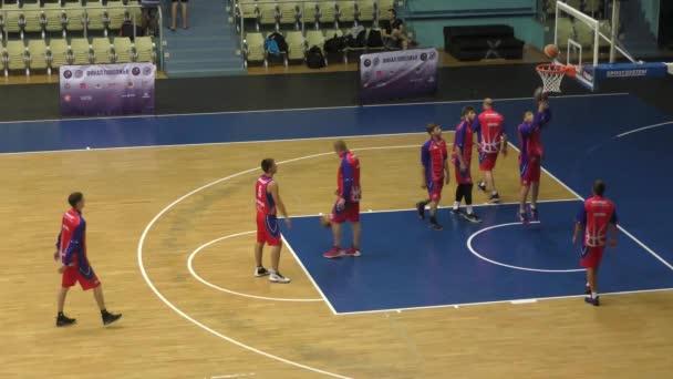Orenburg Rusia Junio 2019 Año Los Hombres Juegan Baloncesto Las — Vídeo de stock