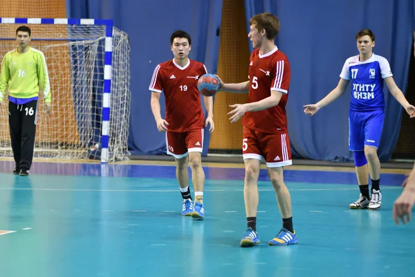 Orenburg, Russie - 11-13 février 2018 année : les garçons jouent au handball — Photo