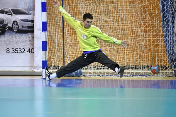 Orenburg, Rússia - 11-13 Fevereiro 2018 ano: meninos jogar no handebol — Fotografia de Stock