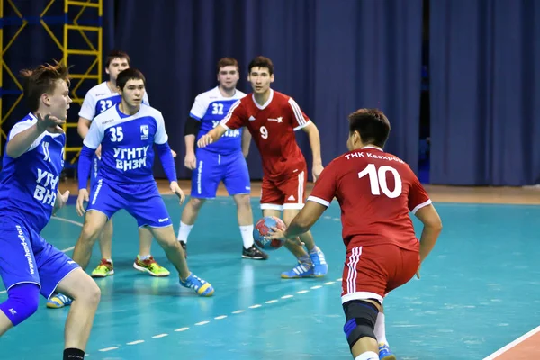 Orenburg, Rússia - 11-13 Fevereiro 2018 ano: meninos jogar no handebol — Fotografia de Stock