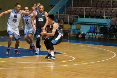 Orenburg, Rusya - 13-16 Haziran 2019 yıl: Erkekler basketbol oynuyor