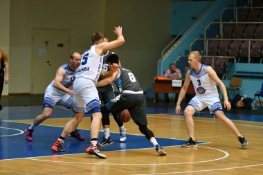 Orenburg, Rusya - 13-16 Haziran 2019 yıl: Erkekler basketbol oynuyor