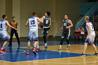Orenburg, Rusya - 13-16 Haziran 2019 yıl: Erkekler basketbol oynuyor