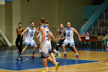 Orenburg, Rusya - 13-16 Haziran 2019 yıl: Erkekler basketbol oynuyor