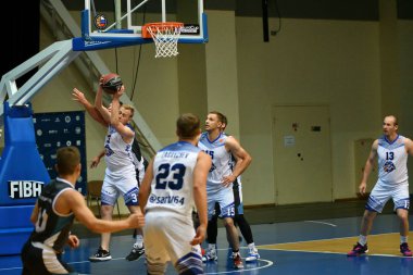 Orenburg, Rusya - 13-16 Haziran 2019 yıl: Erkekler basketbol oynuyor