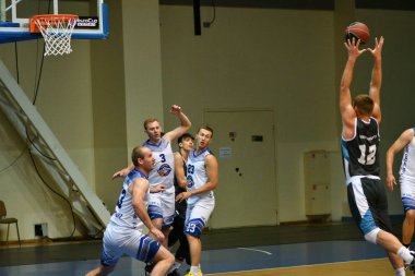 Orenburg, Rusya - 13-16 Haziran 2019 yıl: Erkekler basketbol oynuyor