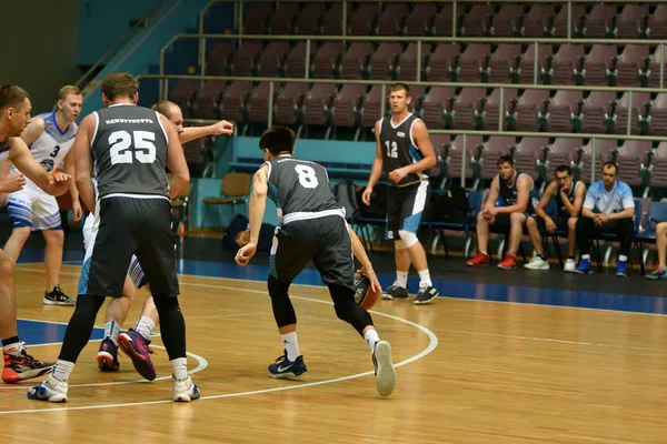 Orenburg, Russia - 13-16 June 2019 year: Men play basketball — Stock Photo, Image