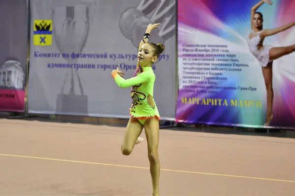 Orenburg, Rússia - 25 de novembro de 2017 ano: meninas competem na ginástica rítmica — Fotografia de Stock