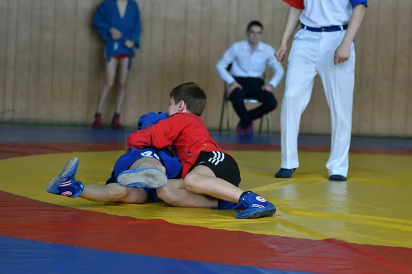 Orenburg, Rusko - 23 února 2019: Chlapci soutěží Sambo — Stock fotografie