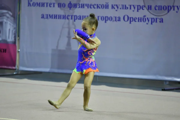 오렌부르크, 러시아-11 월 25 일, 2017 년: 여자 리듬 체조에서 경쟁 — 스톡 사진