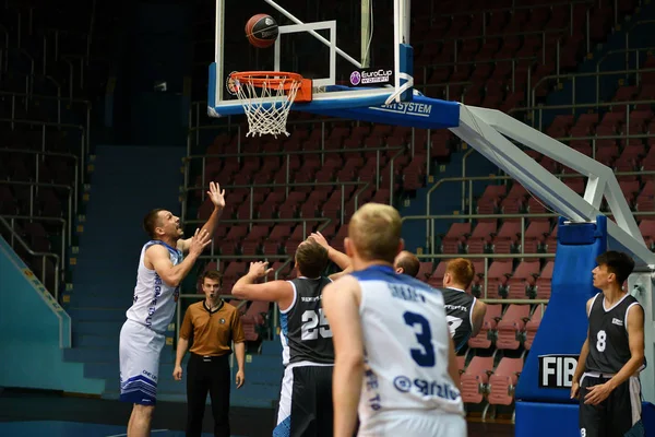 Orenburg, Rússia - 13-16 Junho 2019 ano: Homens jogar basquete — Fotografia de Stock